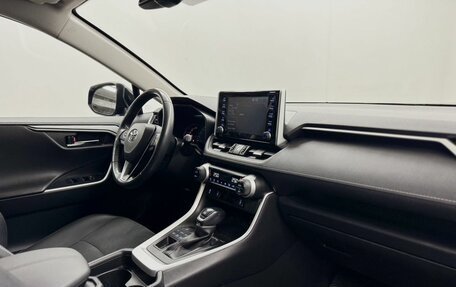Toyota RAV4, 2021 год, 3 840 000 рублей, 13 фотография