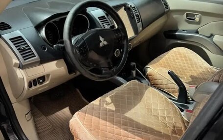 Mitsubishi Outlander III рестайлинг 3, 2009 год, 750 000 рублей, 11 фотография