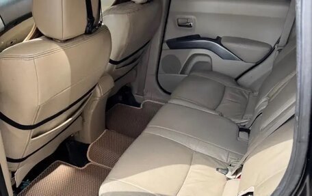 Mitsubishi Outlander III рестайлинг 3, 2009 год, 750 000 рублей, 10 фотография