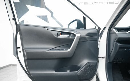 Toyota RAV4, 2020 год, 3 100 000 рублей, 10 фотография