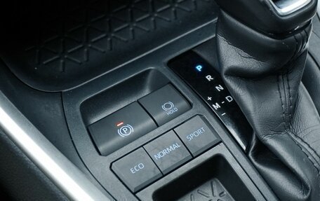 Toyota RAV4, 2020 год, 3 100 000 рублей, 21 фотография