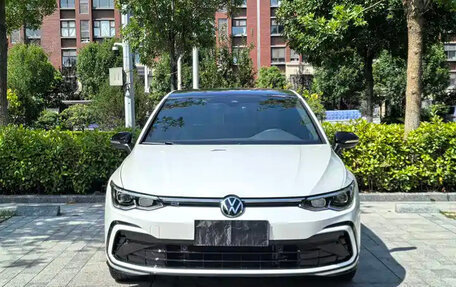 Volkswagen Golf VIII, 2022 год, 1 990 000 рублей, 2 фотография