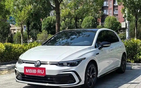 Volkswagen Golf VIII, 2022 год, 1 990 000 рублей, 3 фотография