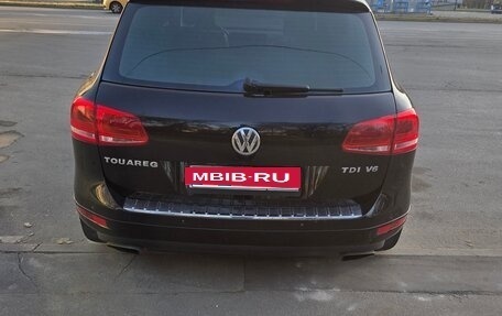 Volkswagen Touareg III, 2011 год, 1 800 000 рублей, 2 фотография
