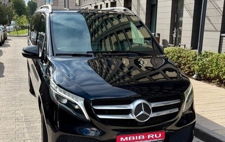 Mercedes-Benz V-Класс, 2022 год, 5 998 000 рублей, 1 фотография