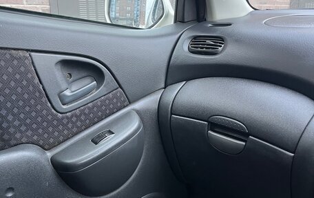 Toyota FunCargo, 2000 год, 395 000 рублей, 28 фотография