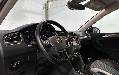 Volkswagen Tiguan II, 2019 год, 2 400 000 рублей, 14 фотография