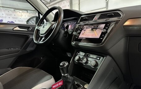 Volkswagen Tiguan II, 2019 год, 2 400 000 рублей, 20 фотография