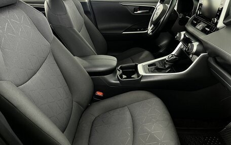 Toyota RAV4, 2020 год, 3 220 000 рублей, 12 фотография