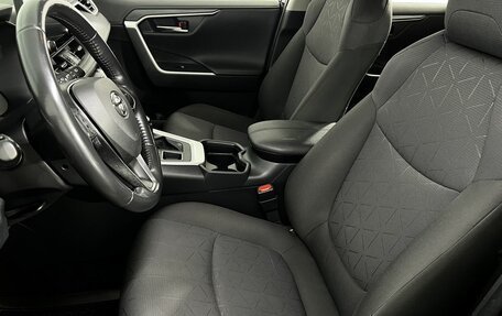 Toyota RAV4, 2020 год, 3 220 000 рублей, 9 фотография