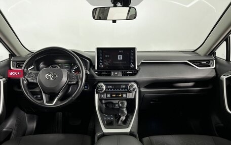 Toyota RAV4, 2020 год, 3 220 000 рублей, 14 фотография