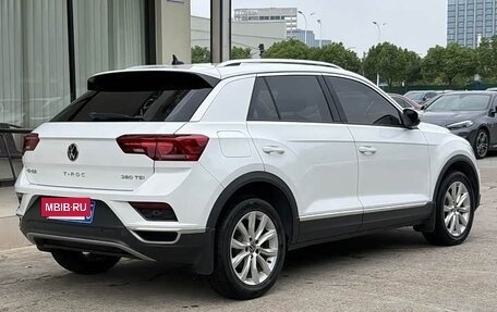 Volkswagen T-Roc I, 2023 год, 1 840 001 рублей, 4 фотография