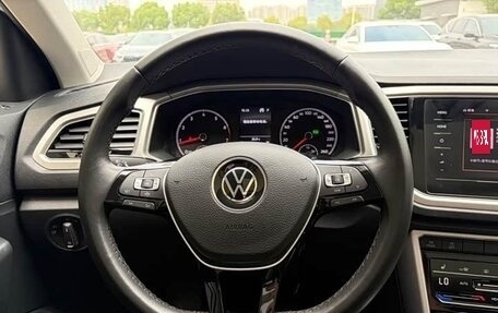 Volkswagen T-Roc I, 2023 год, 1 840 001 рублей, 9 фотография