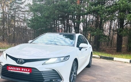 Toyota Camry, 2023 год, 3 740 000 рублей, 5 фотография