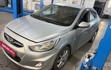 Hyundai Solaris II рестайлинг, 2011 год, 620 000 рублей, 1 фотография