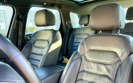 Volkswagen Touareg III, 2018 год, 4 900 000 рублей, 6 фотография