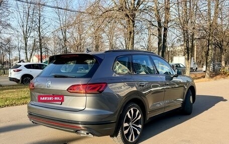 Volkswagen Touareg III, 2018 год, 4 900 000 рублей, 3 фотография