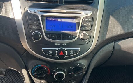 Hyundai Solaris II рестайлинг, 2012 год, 490 000 рублей, 8 фотография