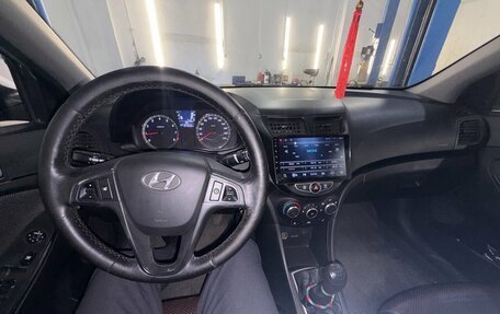 Hyundai Solaris II рестайлинг, 2011 год, 620 000 рублей, 4 фотография