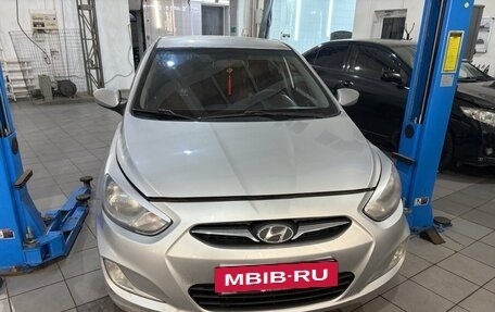 Hyundai Solaris II рестайлинг, 2011 год, 620 000 рублей, 2 фотография