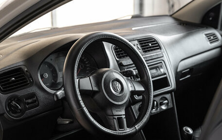 Volkswagen Polo VI (EU Market), 2011 год, 500 000 рублей, 17 фотография