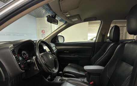 Mitsubishi Outlander III рестайлинг 3, 2012 год, 1 120 000 рублей, 10 фотография