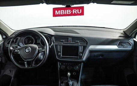 Volkswagen Tiguan II, 2017 год, 2 059 000 рублей, 10 фотография