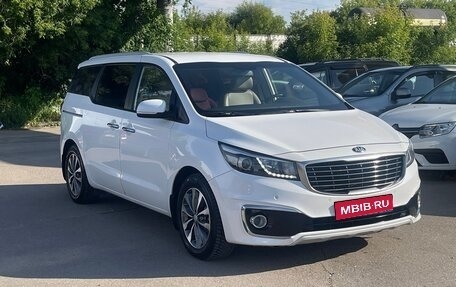 KIA Carnival III, 2019 год, 2 400 000 рублей, 1 фотография