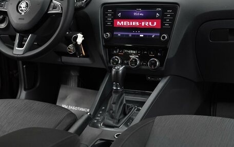 Skoda Octavia, 2017 год, 1 765 000 рублей, 8 фотография