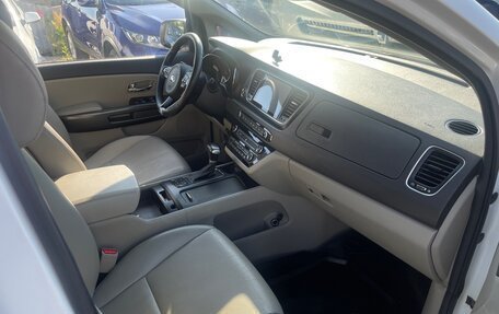KIA Carnival III, 2019 год, 2 400 000 рублей, 7 фотография