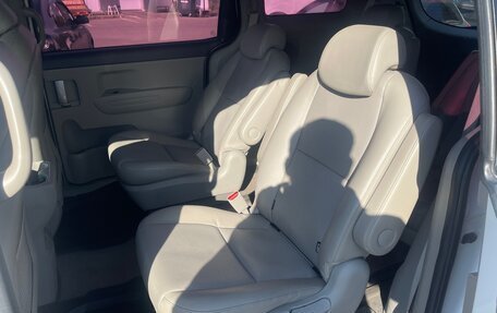 KIA Carnival III, 2019 год, 2 400 000 рублей, 6 фотография