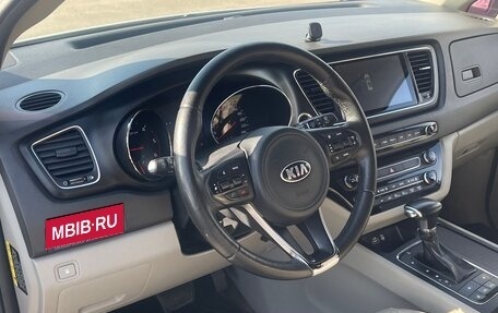 KIA Carnival III, 2019 год, 2 400 000 рублей, 5 фотография
