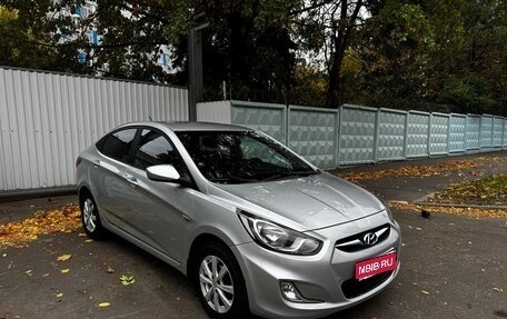 Hyundai Solaris II рестайлинг, 2011 год, 860 000 рублей, 1 фотография