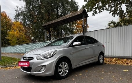 Hyundai Solaris II рестайлинг, 2011 год, 860 000 рублей, 2 фотография