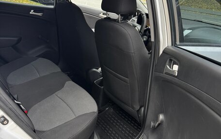 Hyundai Solaris II рестайлинг, 2011 год, 860 000 рублей, 17 фотография