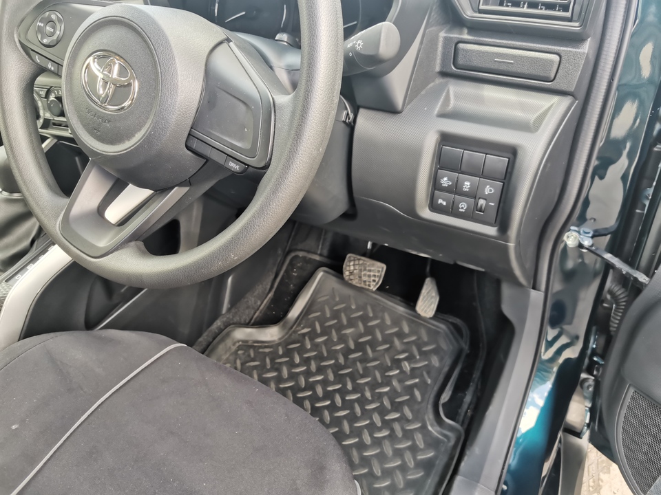 Toyota Raize I, 2023 год, 2 000 000 рублей, 16 фотография