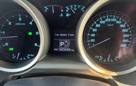 Toyota Land Cruiser 200, 2010 год, 2 700 000 рублей, 9 фотография