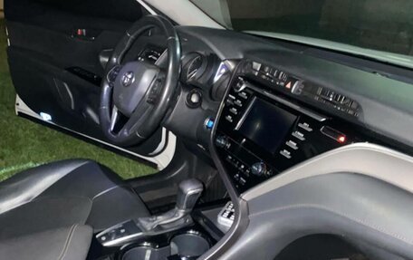 Toyota Camry, 2018 год, 1 750 000 рублей, 4 фотография