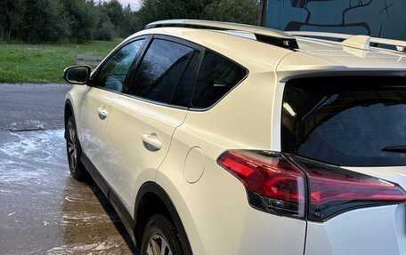 Toyota RAV4, 2018 год, 2 700 000 рублей, 4 фотография