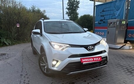 Toyota RAV4, 2018 год, 2 700 000 рублей, 8 фотография