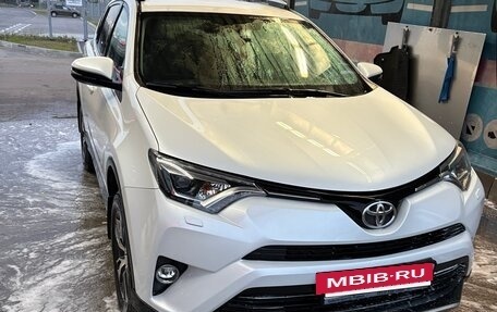 Toyota RAV4, 2018 год, 2 700 000 рублей, 6 фотография