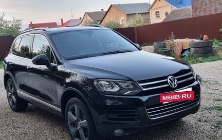 Volkswagen Touareg III, 2010 год, 1 330 000 рублей, 2 фотография