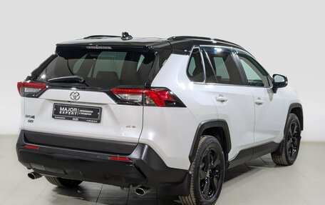 Toyota RAV4, 2021 год, 3 700 000 рублей, 5 фотография