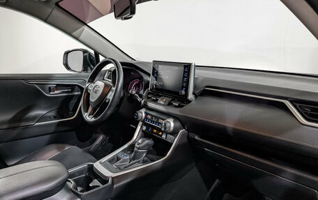 Toyota RAV4, 2021 год, 3 700 000 рублей, 13 фотография