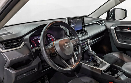 Toyota RAV4, 2021 год, 3 700 000 рублей, 15 фотография
