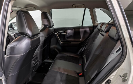 Toyota RAV4, 2021 год, 3 700 000 рублей, 18 фотография