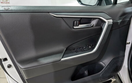 Toyota RAV4, 2021 год, 3 700 000 рублей, 19 фотография