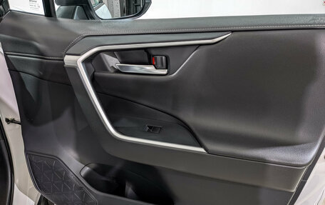 Toyota RAV4, 2021 год, 3 700 000 рублей, 25 фотография