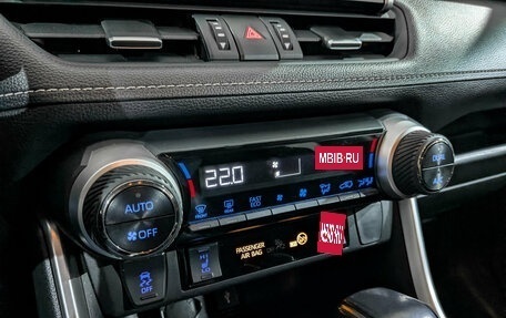 Toyota RAV4, 2021 год, 3 700 000 рублей, 21 фотография