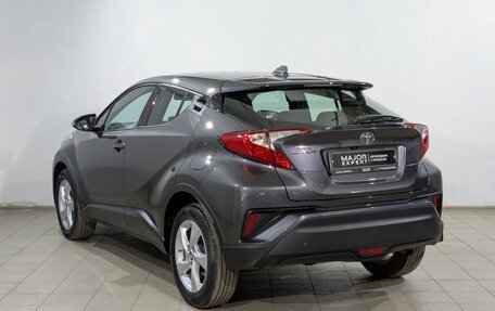 Toyota C-HR I рестайлинг, 2019 год, 2 550 000 рублей, 28 фотография